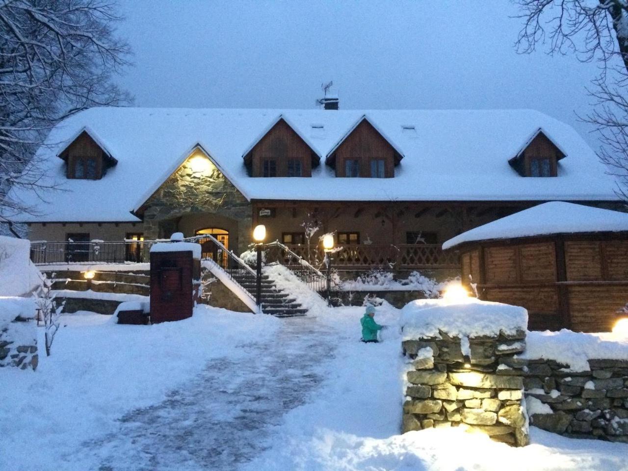 Pension Restaurant Bobrovnik ลิโปวา ลาสเนีย ภายนอก รูปภาพ